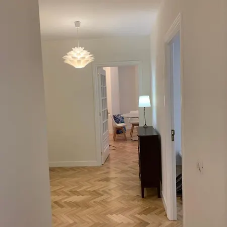 CASA MARA , amplio piso con plaza de garaje Apartamento *