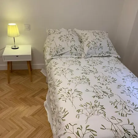 CASA MARA , amplio piso con plaza de garaje Apartamento